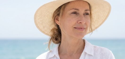 Protéger sa peau du soleil : ce qui se joue à l’intérieur