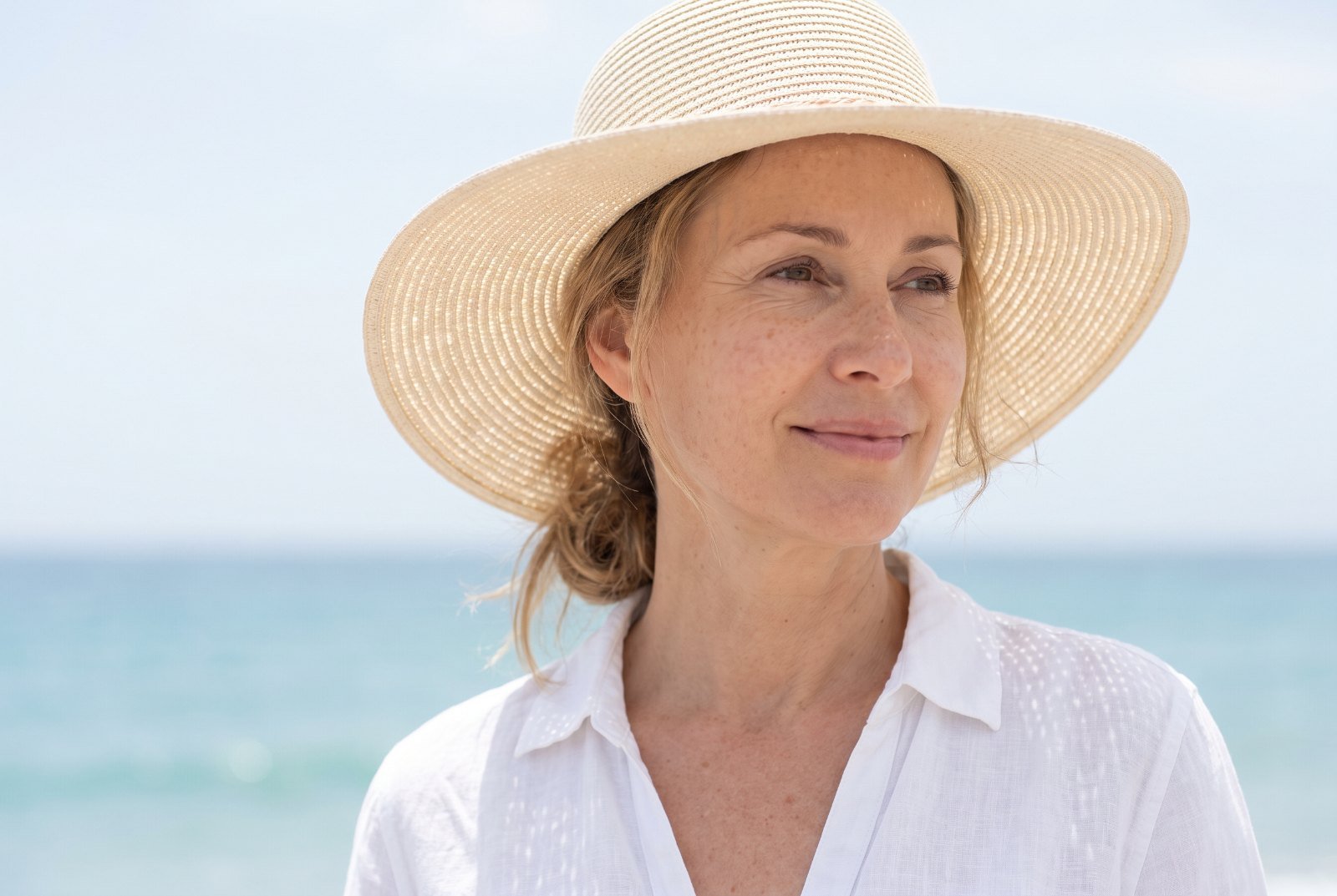 Protéger sa peau du soleil : ce qui se joue à l’intérieur